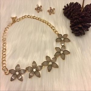 💖 Beige Flower Statement Earrings Necklace Set